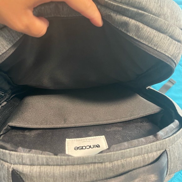 Adult Incase city Backpack - Picture 3 of 8